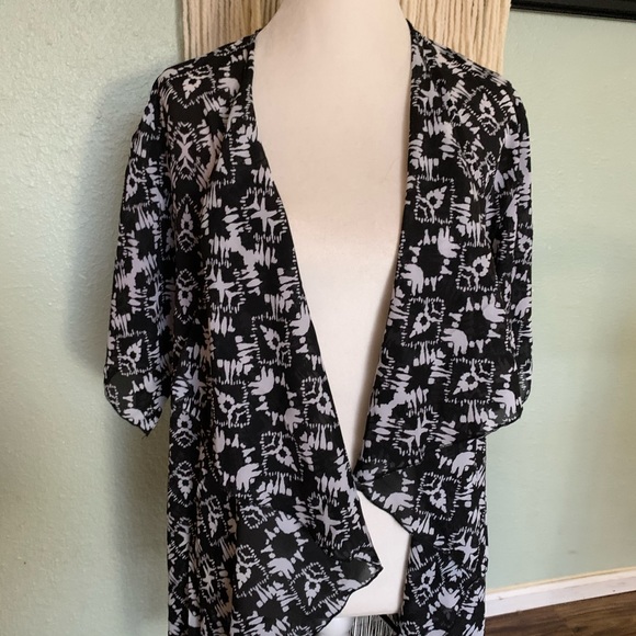 LuLaRoe black and white fringe kimono - Picture 2 of 8